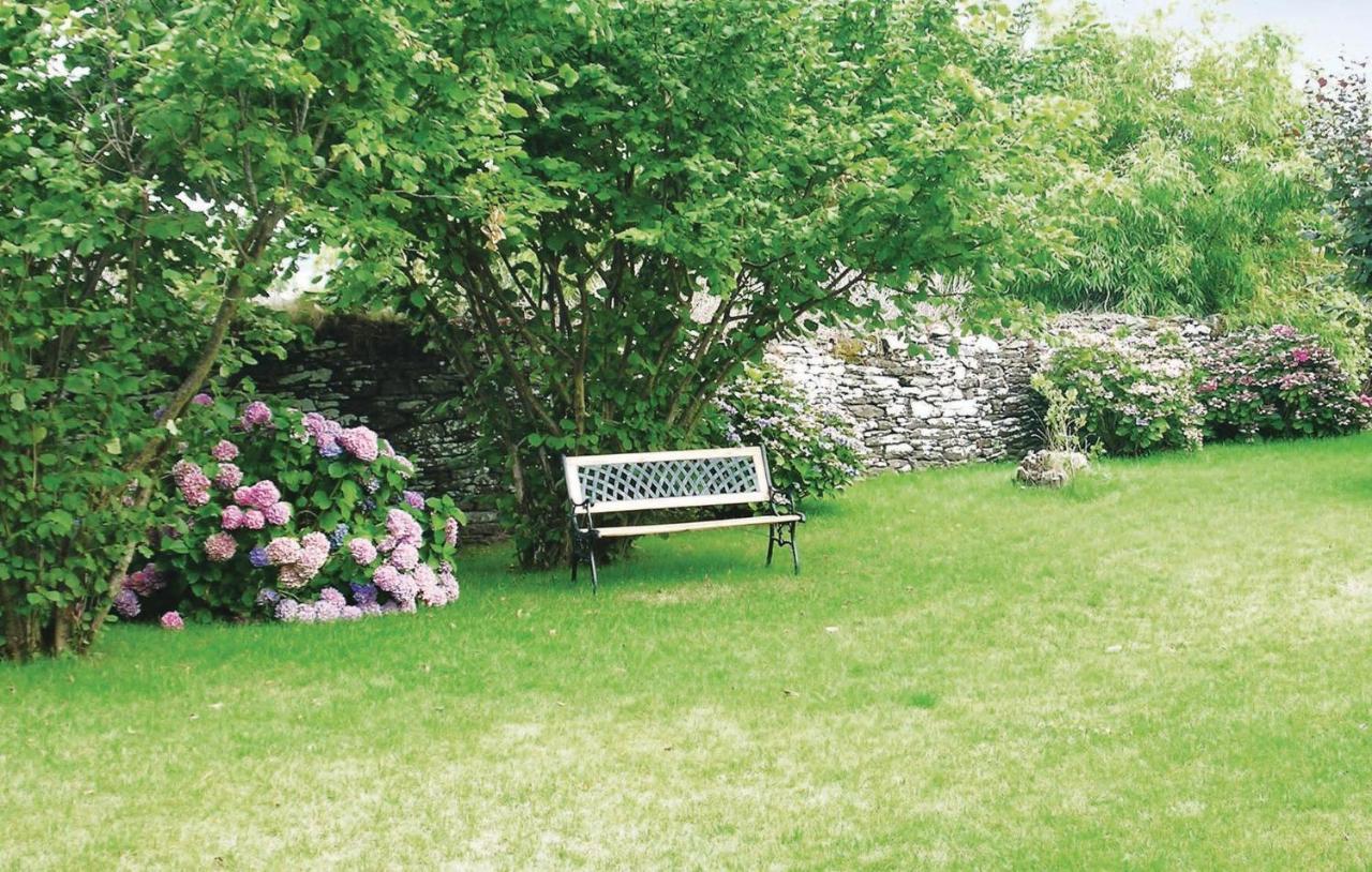 Lovely Home In Chateauneuf Du Faou With Wifi Saint-Thois Buitenkant foto